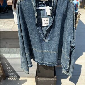 DAVI & DANI Denim Blue Top NWT